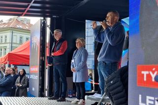 Na mítink ANO v Liberci přišli mladí lidé vyjádřit svůj nesouhlas - Novinky